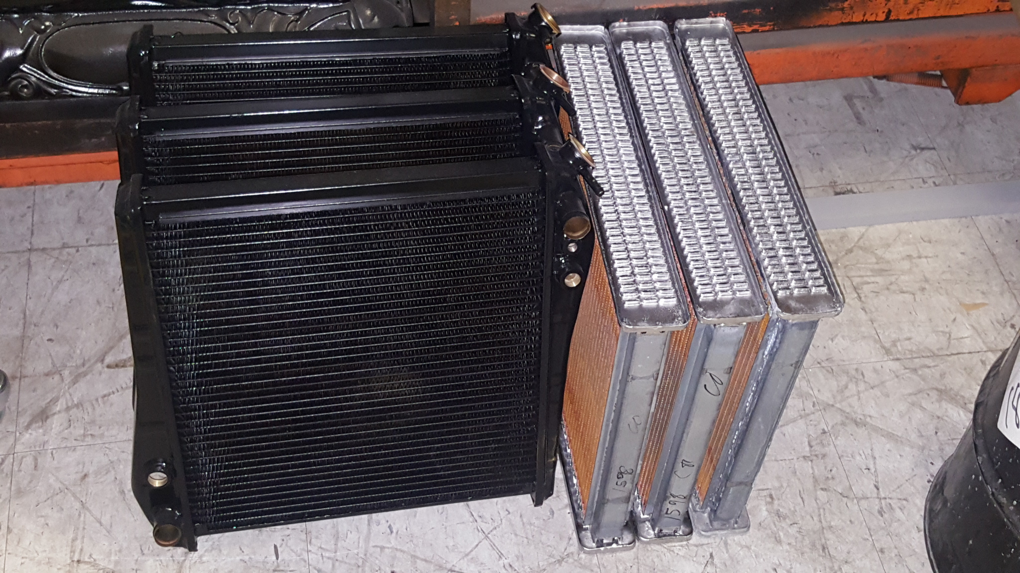  Customized car radiator 